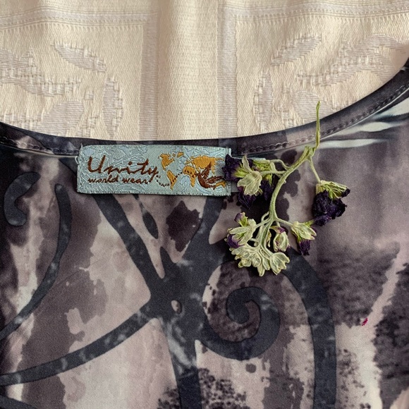 Sleeve less size small top - Picture 4 of 6